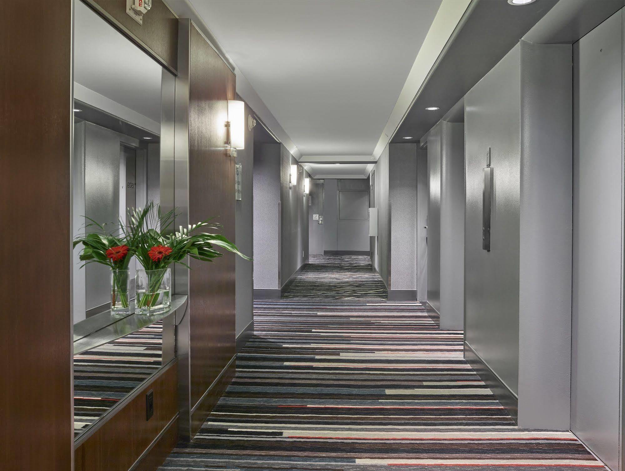 Matrix Hotel Edmonton Exteriör bild